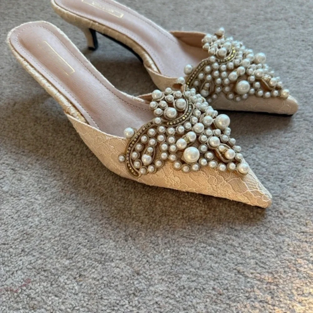 Elegant Pearl Embellished Women's Heels - Picture 2 of 5